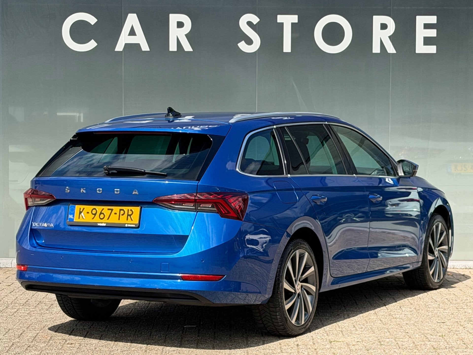 Skoda Octavia Combi 1.0 e-TSI Business Edition Plus TREKHAAK, Auto's, Skoda, Stof, Gebruikt, Blauw, 23 km/l