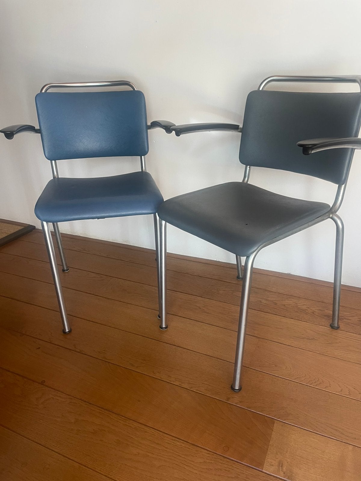 Twee originele Gispen TH Delft kantoorstoelen, Ophalen