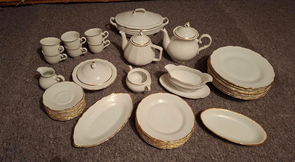 Wit servies met gouden rand., Ophalen, Zo goed als nieuw, Effen, Porselein