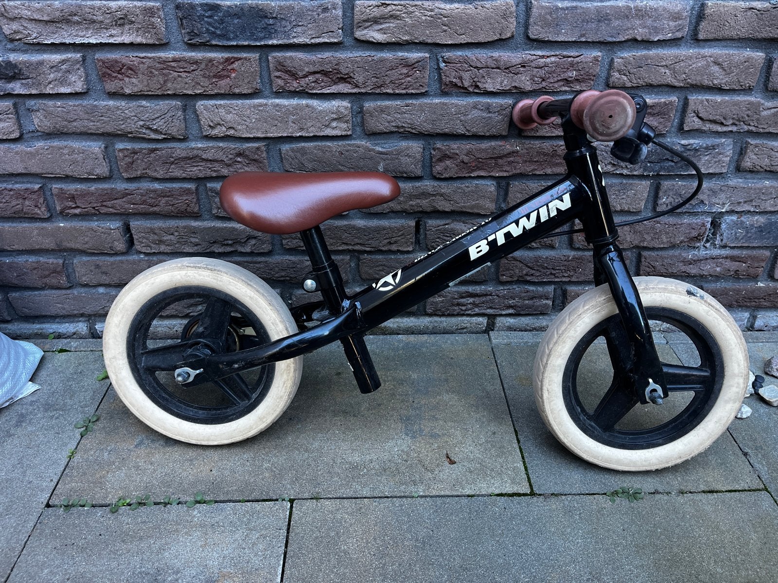 B'Twin Loopfiets Zwart/Bruin - Perfect voor Jonge Kinderen, Ophalen, Gebruikt, Minder dan 16 inch