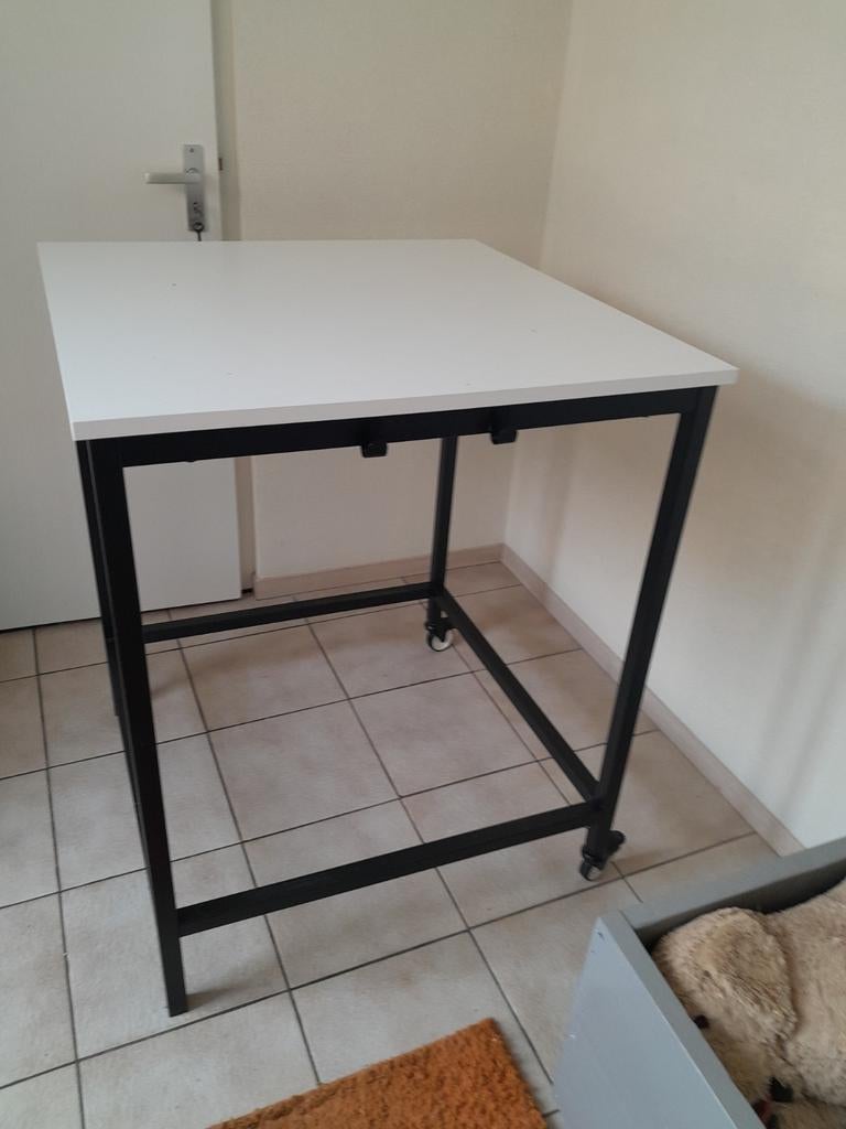 IKEA TAFEL/BUROTAFEL "TROTTEN"., Huis en Inrichting, Tafels | Sidetables, Ophalen of Verzenden, Zo goed als nieuw