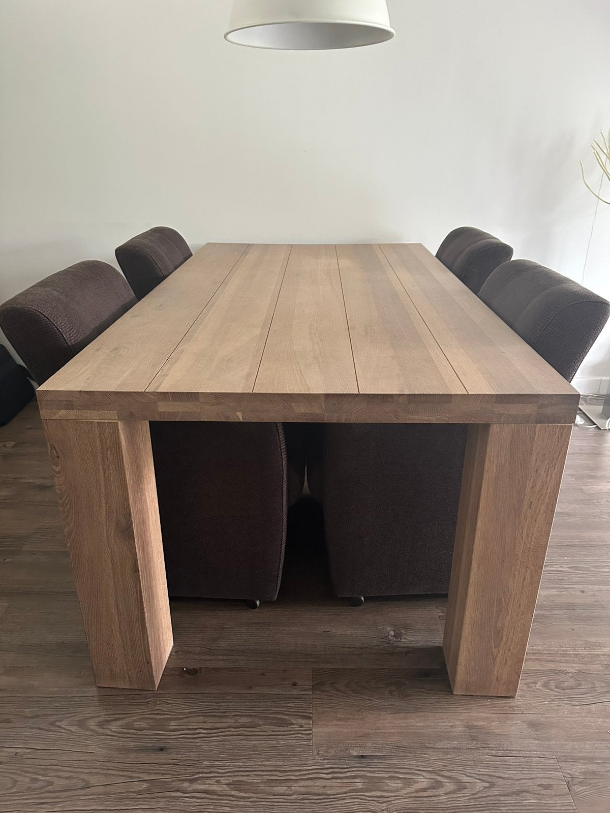 Mooie whitewash eettafel met bruine stoelen, Ophalen, Zo goed als nieuw, 4 tot 6 stoelen