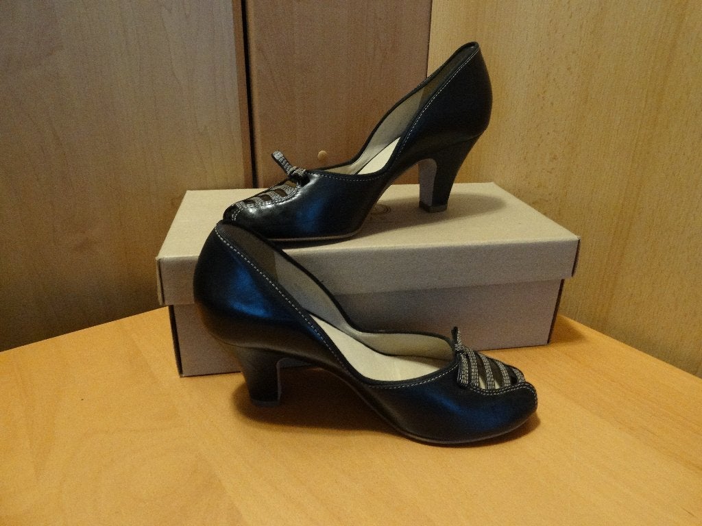 Clarks leren pumps, Pumps, Zwart, Ophalen of Verzenden, Zo goed als nieuw