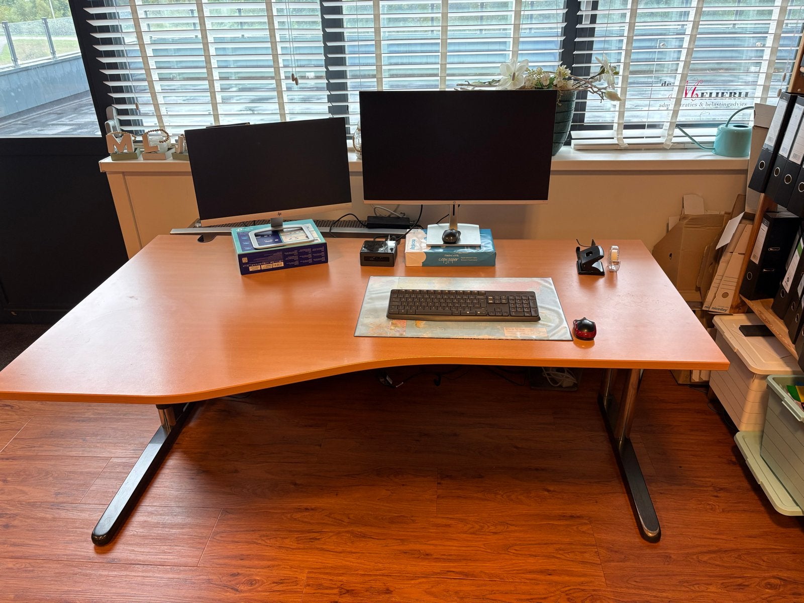 3 Ergonomische bureau’s - in hoogte verstelbaar