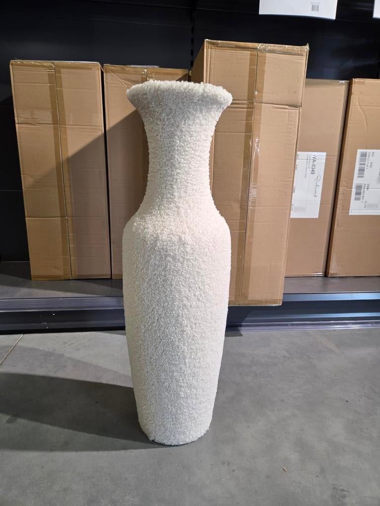 Richmond Interiors Vaas Fluffy Small | normaal €360 , NU, Huis en Inrichting, Woonaccessoires | Vazen, Overige materialen, Richmond Interiors