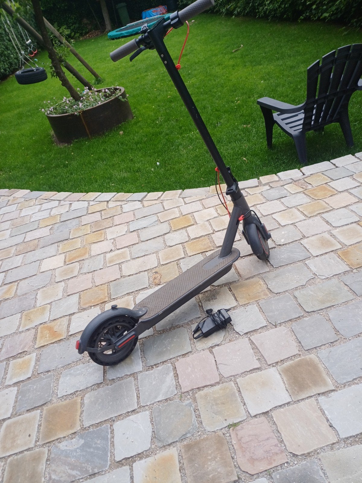 Elektrische step met oplader - Gebruikt, Ophalen of Verzenden, Gebruikt, Elektrische step (E-scooter)