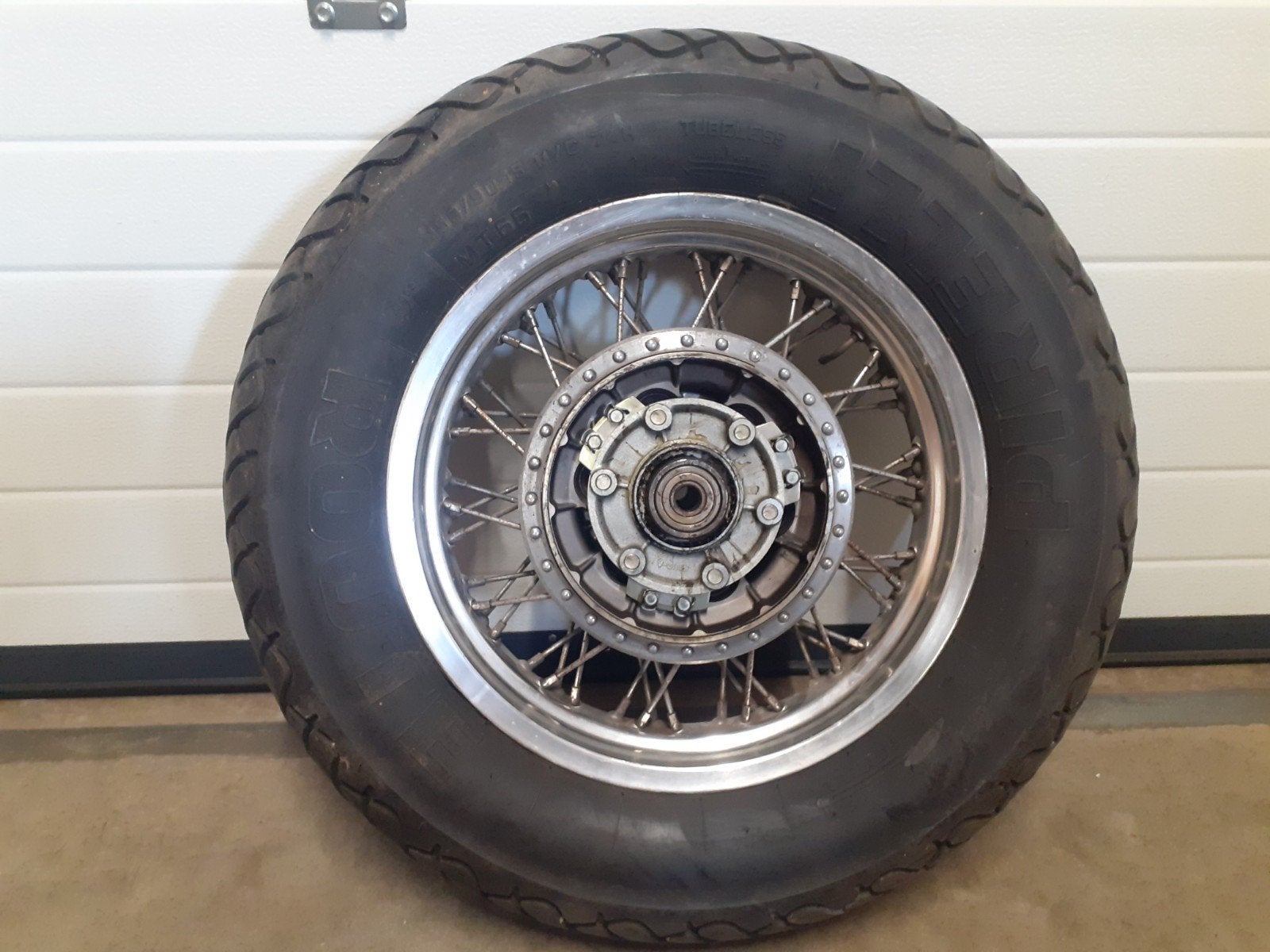 Mooie Pirelli achterband op velg voor Suzuki Intruder VS700, Ophalen, Gebruikt