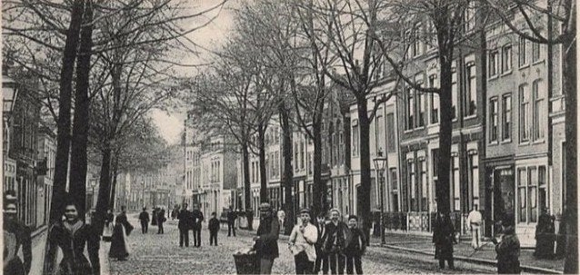 Dordrecht Begijnhof 1901 veel volk  Prachtige kaart, Verzamelen, Ansichtkaarten | Nederland, Gelopen, Zuid-Holland, Voor 1920