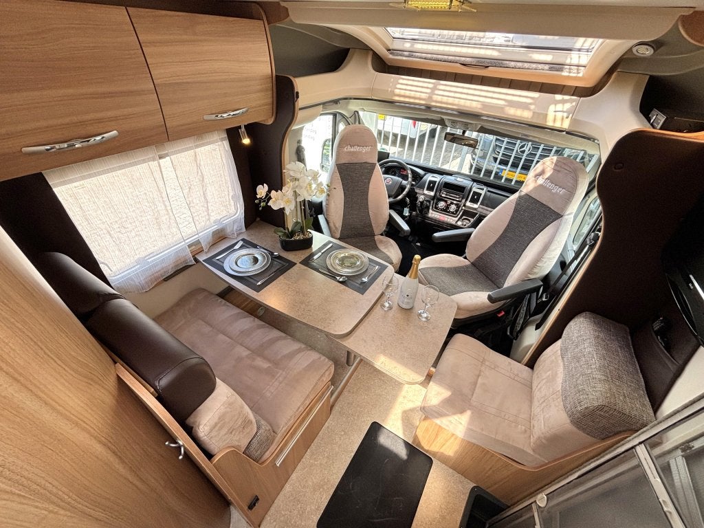 Challenger Genesis 68 ENKELE BEDDEN EURO 5 BEARLOCK TREKHAAK, Standaard zit, Ringverwarming, Fiat, Bedrijf