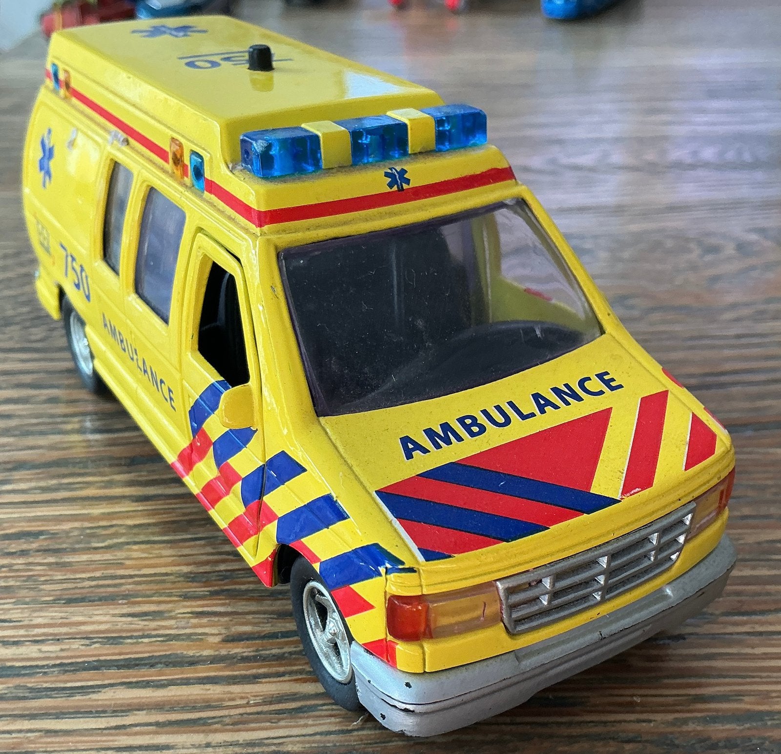 Grote metalen Ambulance auto 15.7 CM CHEVROLET, Ophalen of Verzenden, Gebruikt, Auto