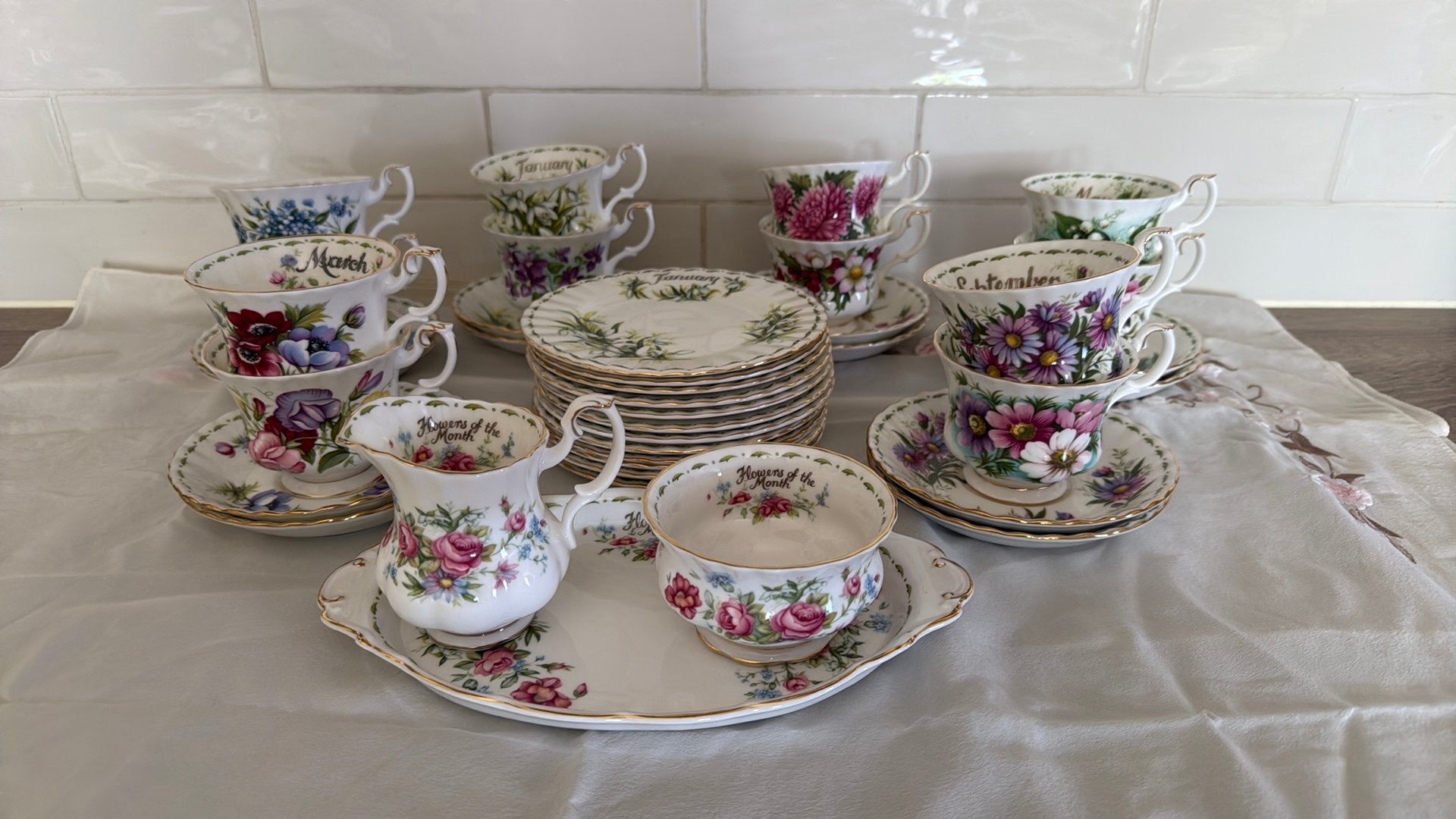 Royal albert flowers of the month maandenserie compleet, Ophalen