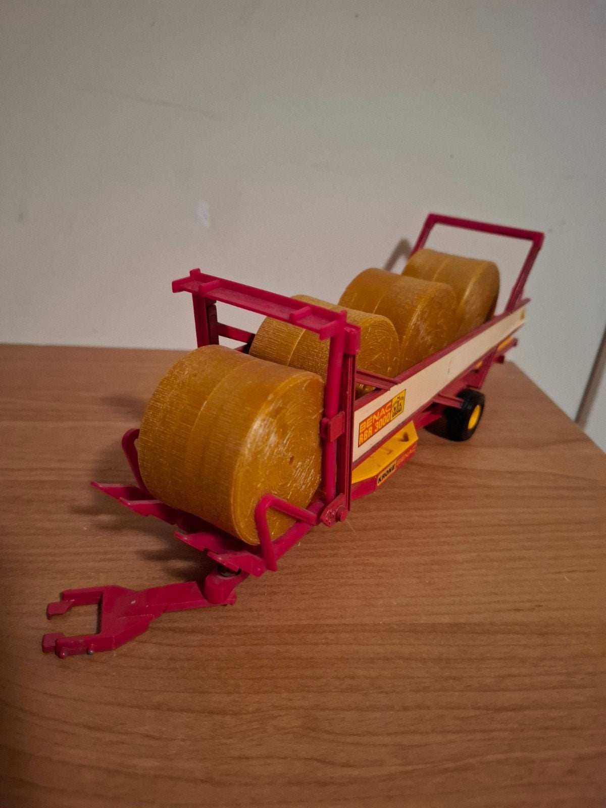 Britains Krone balenwagen met balen, Hobby en Vrije tijd, Modelauto's | 1:32, Ophalen of Verzenden, Gebruikt, Tractor of Landbouw