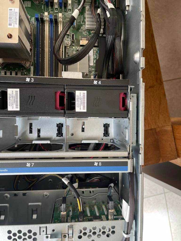 Server kast HPE ML350 G9 4U CPU E5 2630v4 en 16GB RAM, Ophalen, Zo goed als nieuw, Geperforeerd