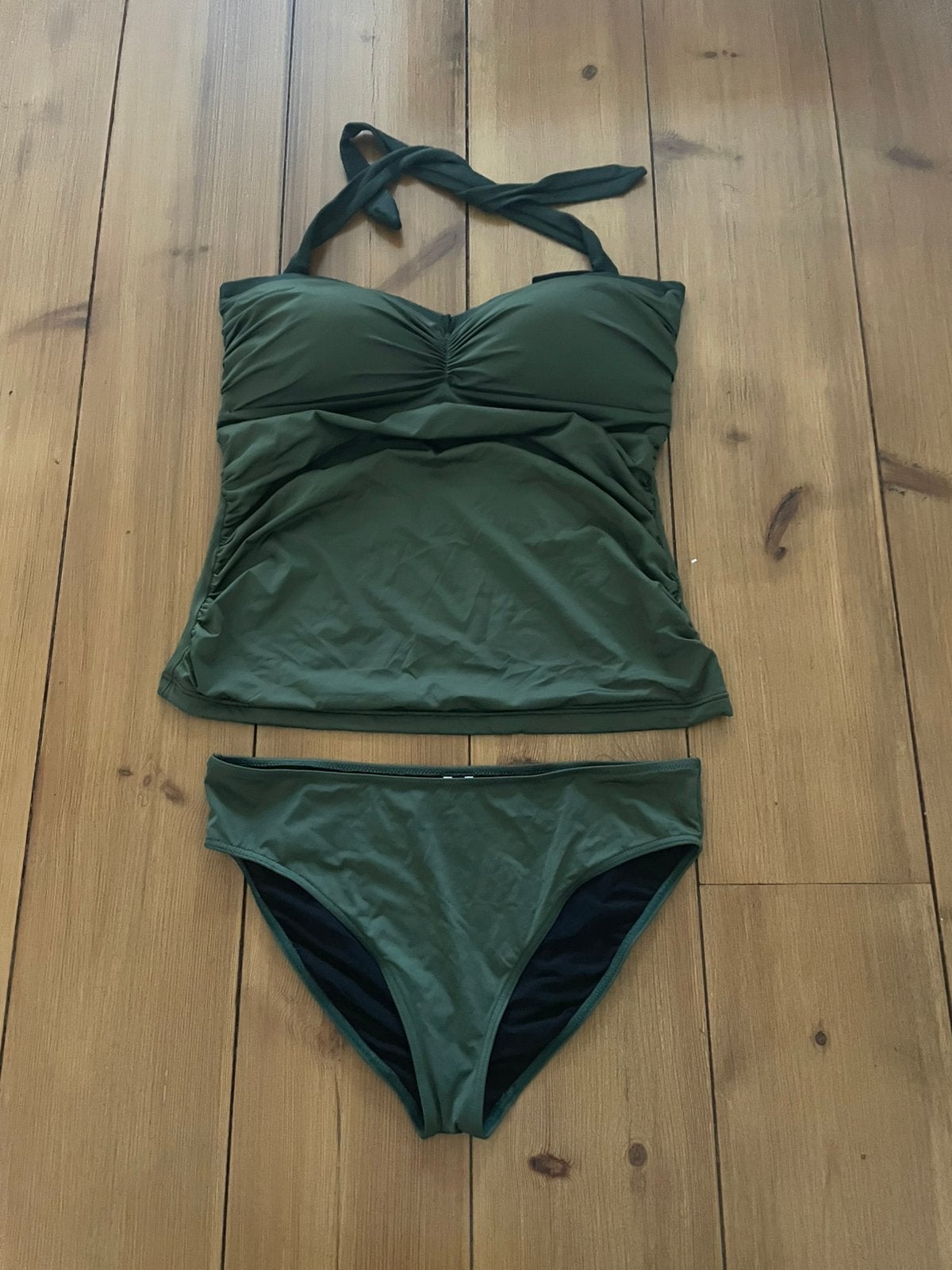 Mooie armygroene halter tankini Cyell, 44D, Kleding | Dames, Badmode en Zwemkleding, Ophalen of Verzenden, Zo goed als nieuw, Groen