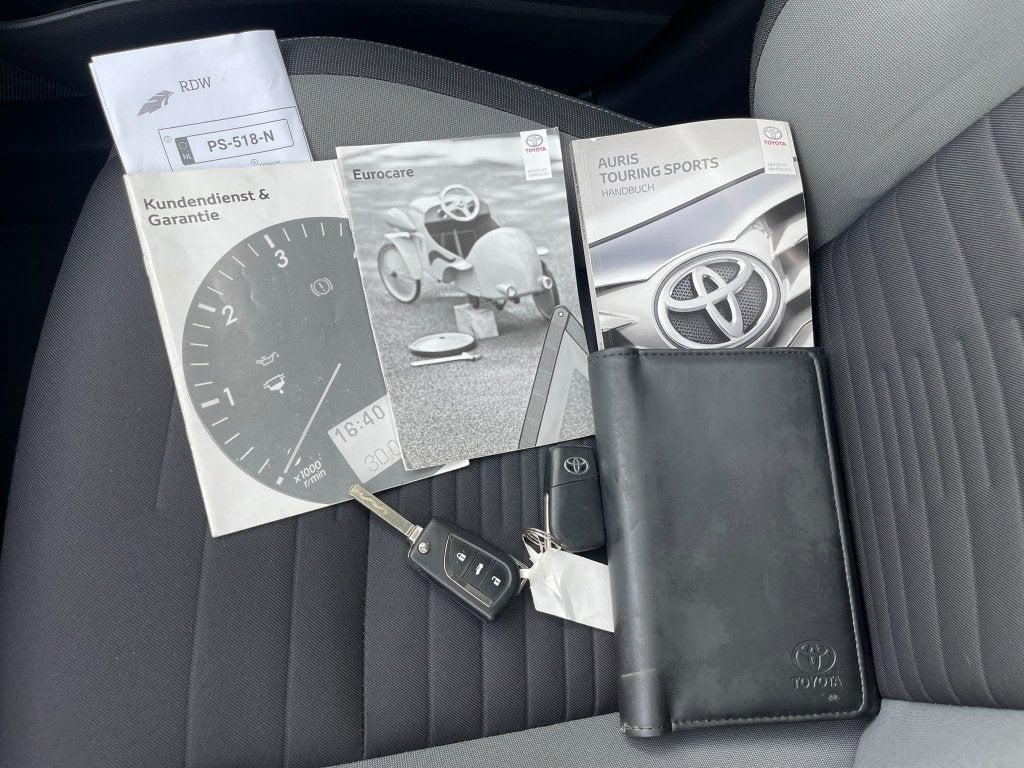 Foto 38 van Toyota Auris Touring Sports 1.2T Business Pano Trekhaak Navi