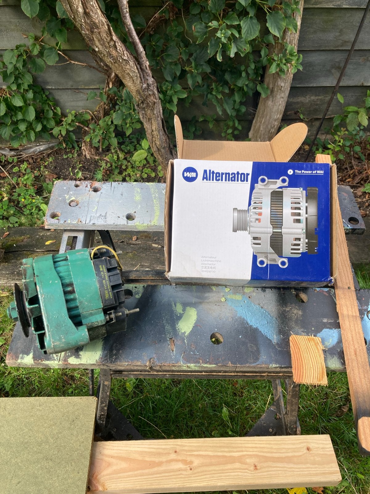 Dynamo Volvo Penta voor binnenboordmotor, Gebruikt, Motorboot, Ophalen of Verzenden, Motor en Techniek