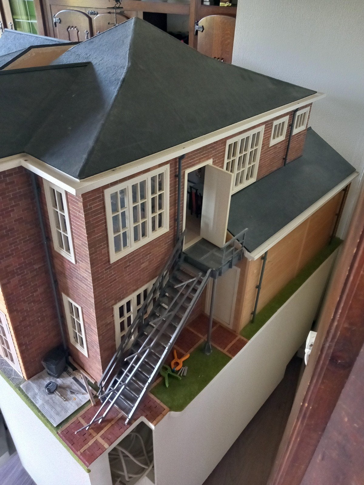 Groot en gedetailleerd poppenhuis met meubels, Ophalen