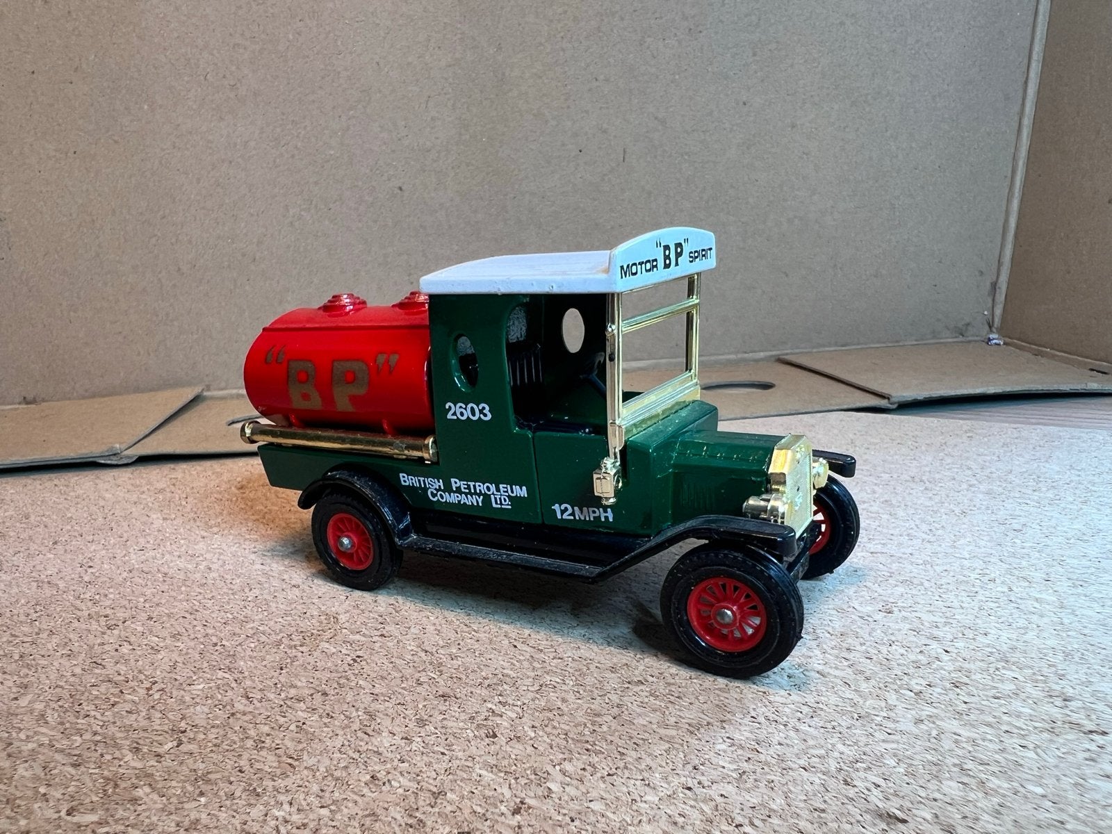 Matchbox Models of Yesteryear 1912 Ford Model T BP Tanker, Ophalen of Verzenden, Zo goed als nieuw, Bus of Vrachtwagen