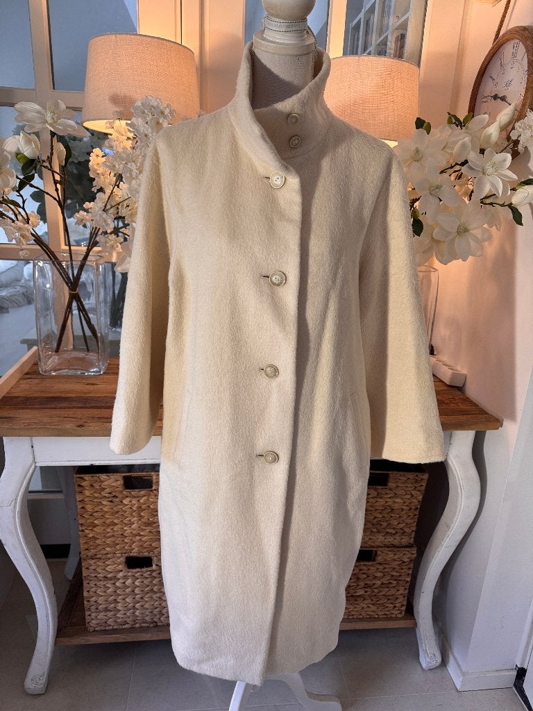 Exclusieve, chique, Crème alpaca jas Laurèl/Escada, 38-40/M, Kleding | Dames, Verzenden, Zo goed als nieuw, Maat 38/40 (M), Wit