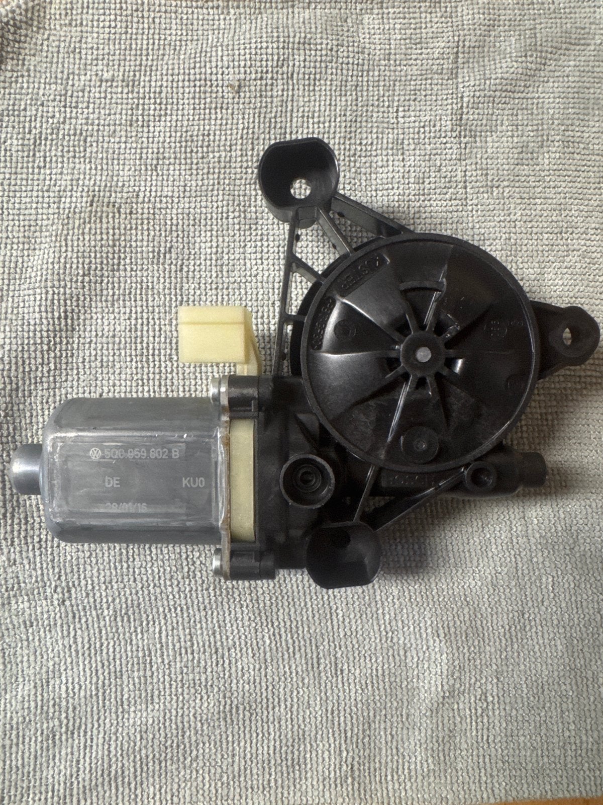 Raammotor rechtsvoor Volkswagen Golf 7 5Q0.959.802 B., Ophalen of Verzenden, Gebruikt, Volkswagen