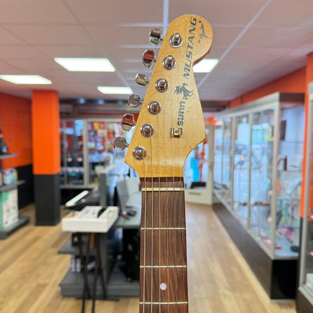 Sunn Mustang By Fender Elektrische Gitaar, Fender, Zo goed als nieuw, Support@fender.com, 17600 Catalina Street
Los Angeles, CA 90746
USA