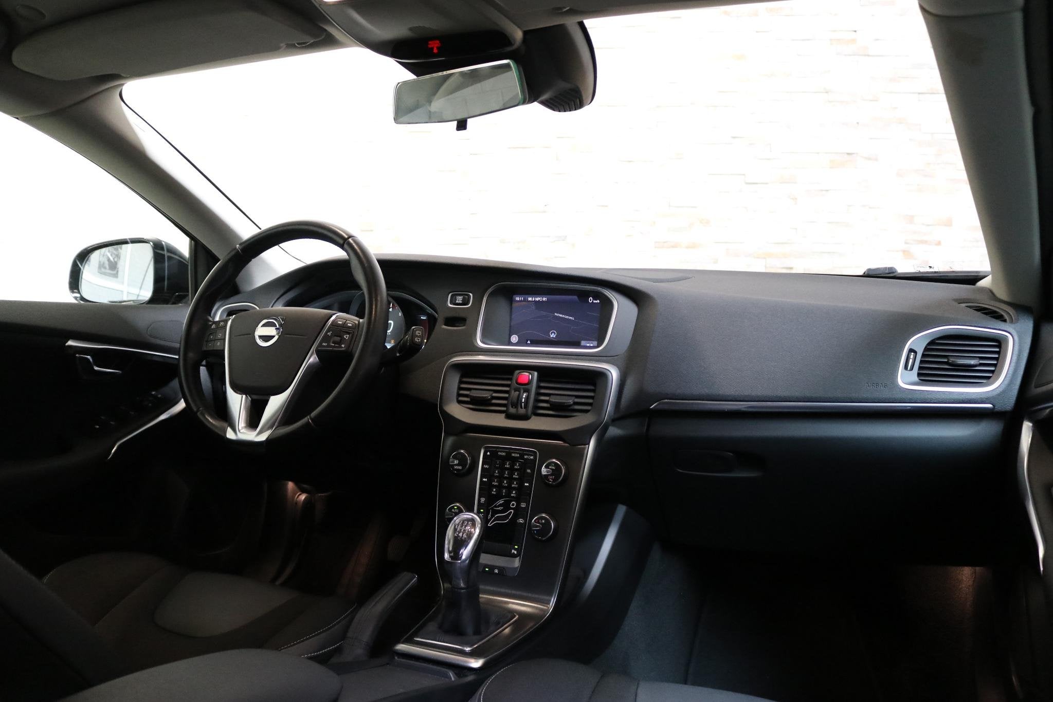 Volvo V40 1.6 T3 Momentum | Camera | Navi | Keyless | 17" LM, Auto's, Voorwielaandrijving, 4 cilinders, 150 pk, Leder en Stof