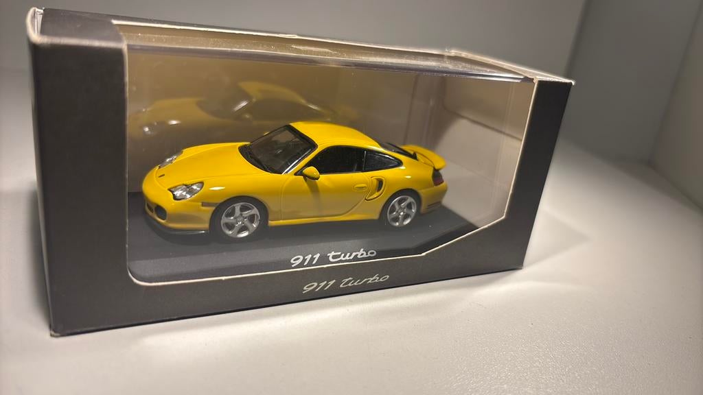 Porsche 911 turbo yellow minichamps 1.43