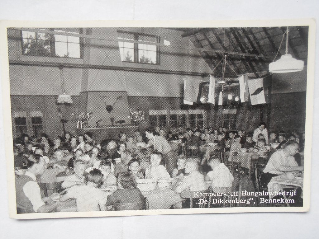 Bennekom De Dikkenberg gezellig aan tafel met velen in 1959, Ophalen of Verzenden, 1940 tot 1960, Gelopen, Gelderland