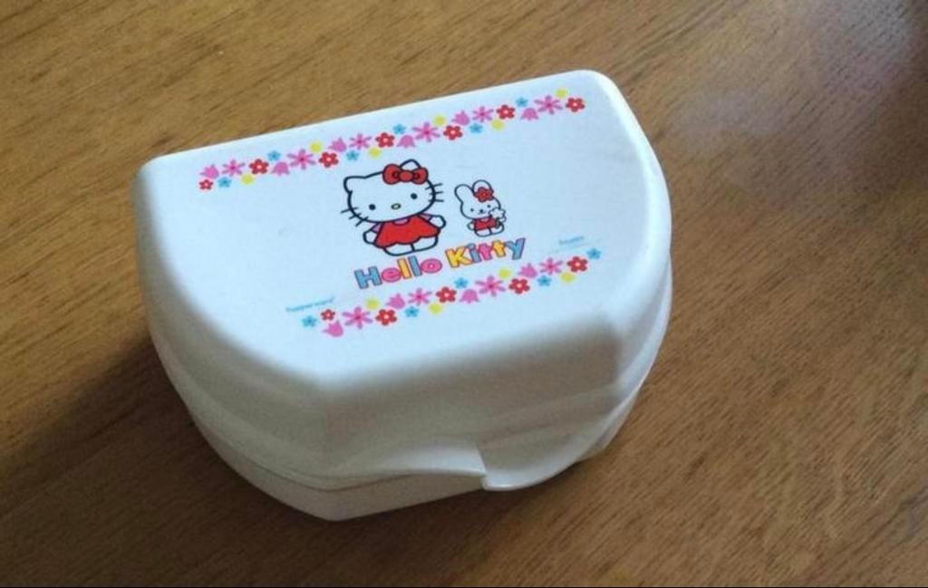 Tupperware Hello Kitty Trommel ( 4 stuks beschikbaar), Ophalen of Verzenden, Nieuw, Wit, Bus of Trommel