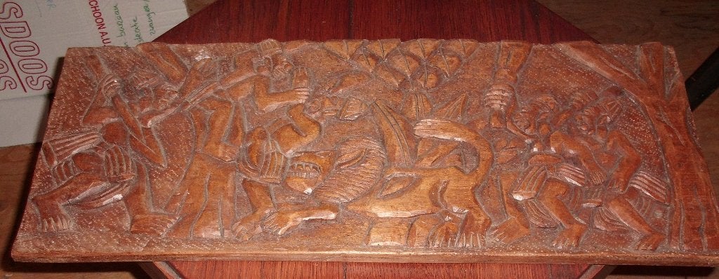Hout plank snijwerk , Leeuwe gevecht ., Antiek en Kunst, Kunst | Beelden en Houtsnijwerken, Overige onderwerpen, Houtsnijwerk