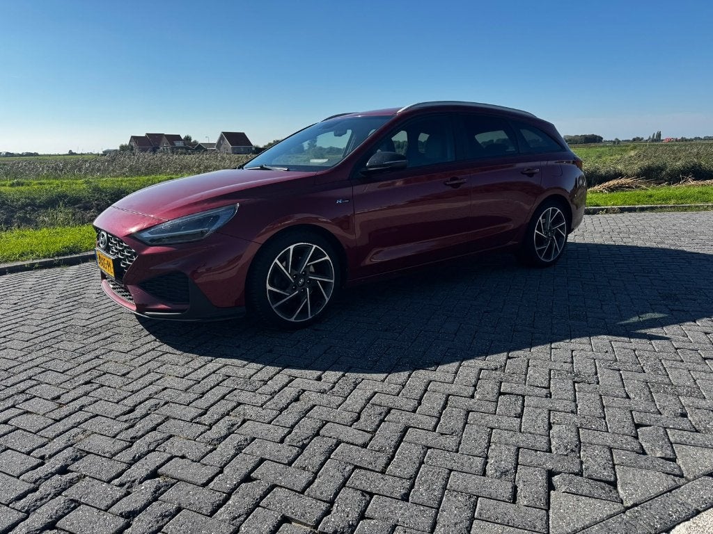 Hyundai i30 Wagon 1.5 T-GDi N-Line 160pk | MHEV | APK 9-2028, Auto's, Euro 5, Zwart, 4 cilinders, Leder en Stof
