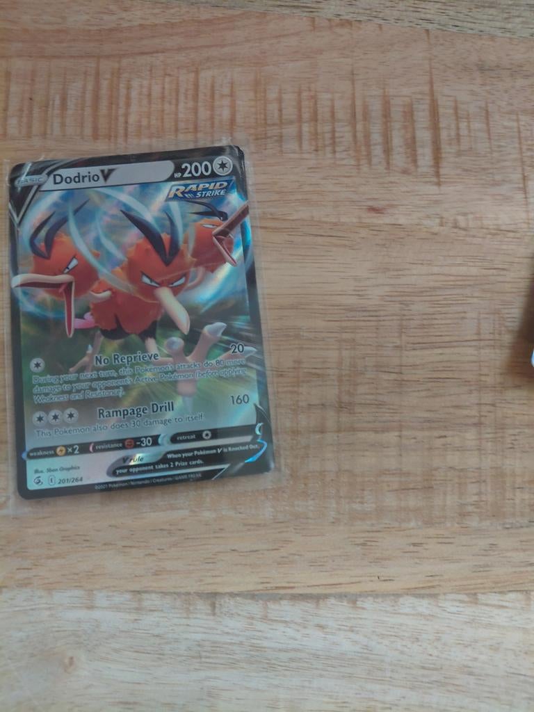 Dodrio V Pokémon Kaart - Rapid Strike (201/264), Ophalen of Verzenden, Zo goed als nieuw, Losse kaart, Foil