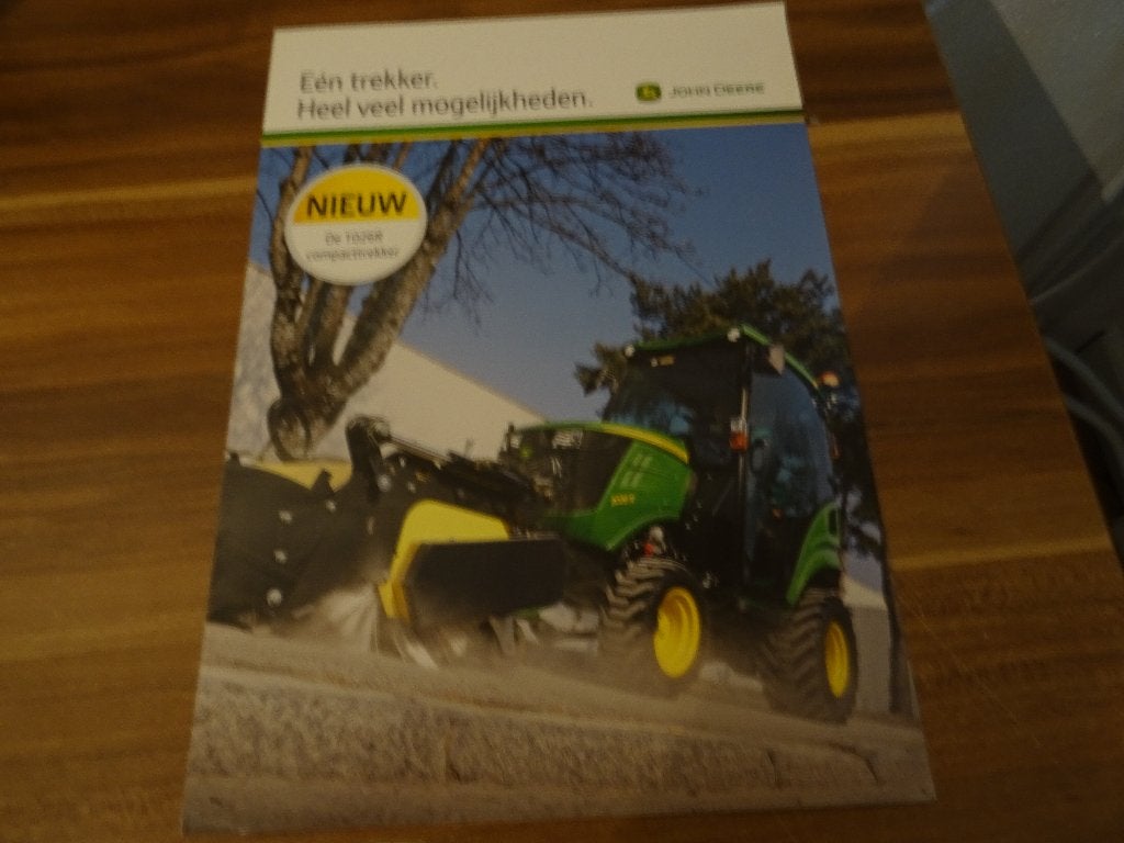 Een setje john deere Compacttrekkers folders, Ophalen of Verzenden, Zo goed als nieuw, Folder