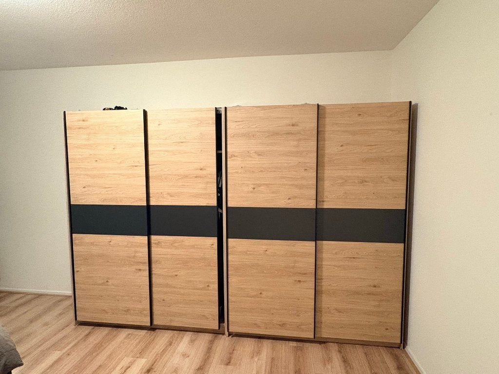 Closet and TV Stand, Ophalen, 100 tot 150 cm, 200 cm of meer, Zo goed als nieuw