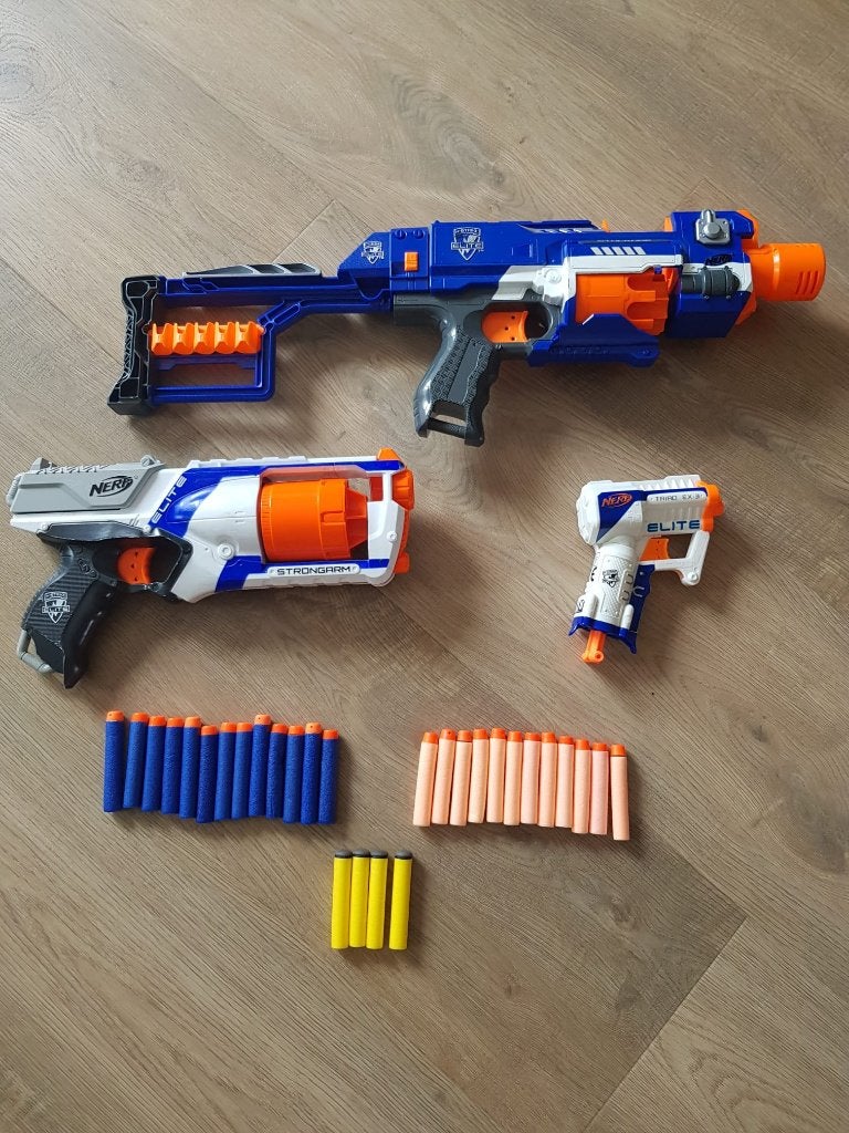 3 stoere Nerf pistolen met pijltyjes erbij, Ophalen of Verzenden, Zo goed als nieuw