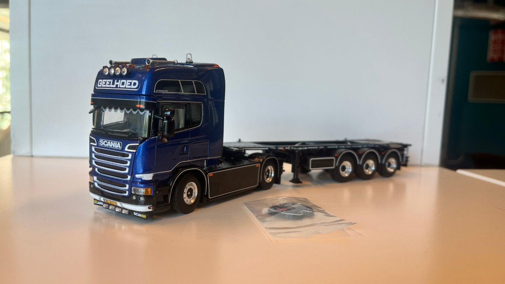 WSI Gebr. Geelhoed Scania Streamline met chassis, Ophalen of Verzenden, Zo goed als nieuw, Bus of Vrachtwagen, Wsi