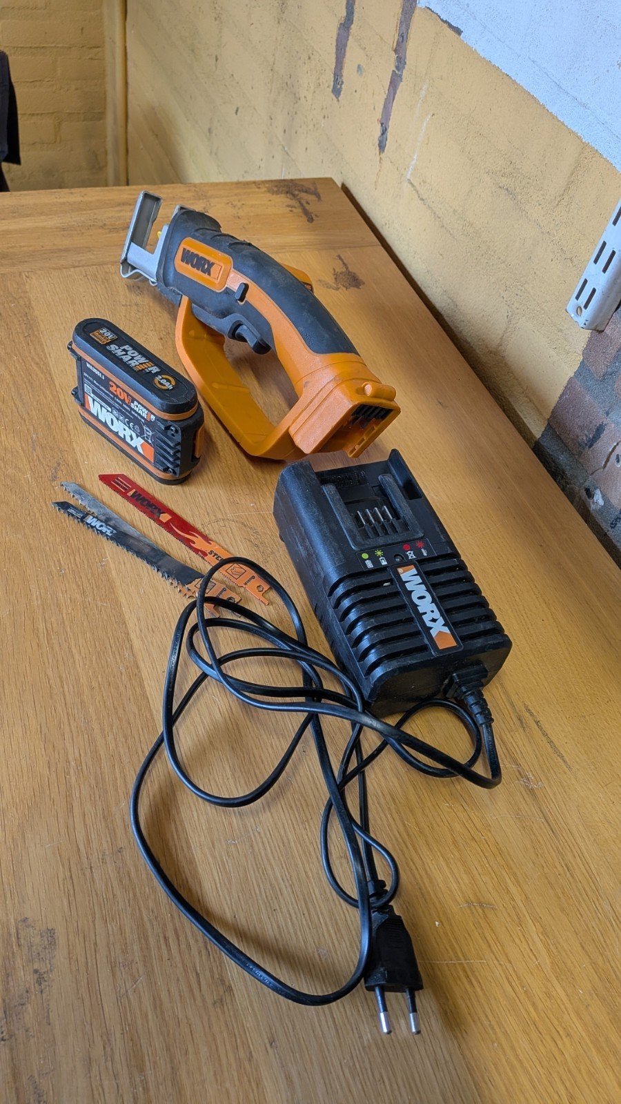 Worx zaag met lader en accu, Ophalen of Verzenden, Gebruikt, Reciprozaag, Worx