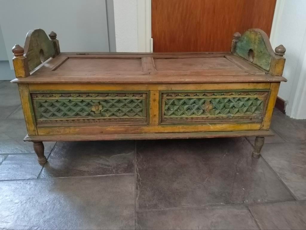 Oude houten bruidskist uit Indonesië., Antiek en Kunst, Ophalen