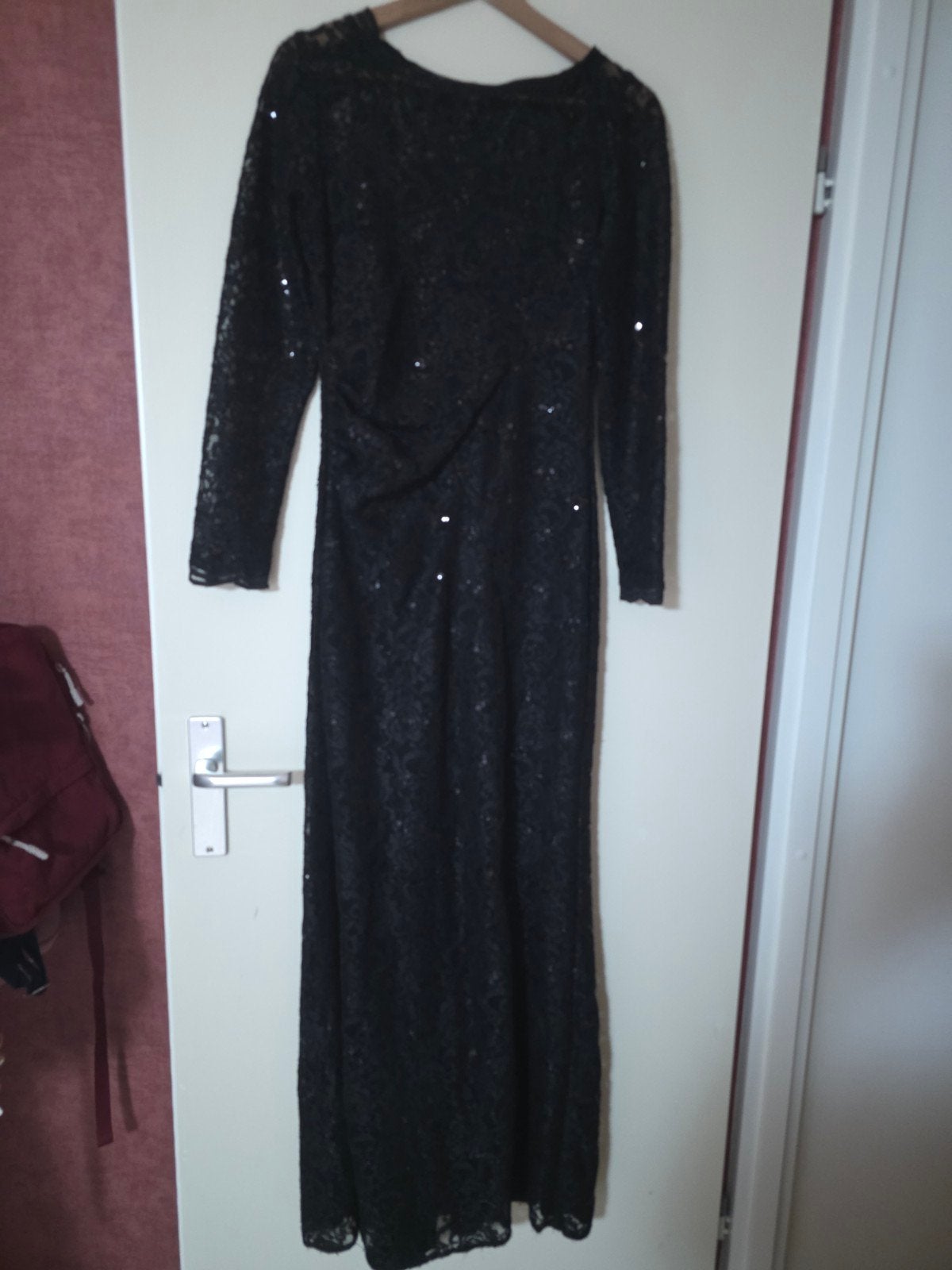 Elegante Zwarte Kanten Jurk met Pailletten, Maat 38/40 (M), Zwart, Ophalen of Verzenden, Onder de knie