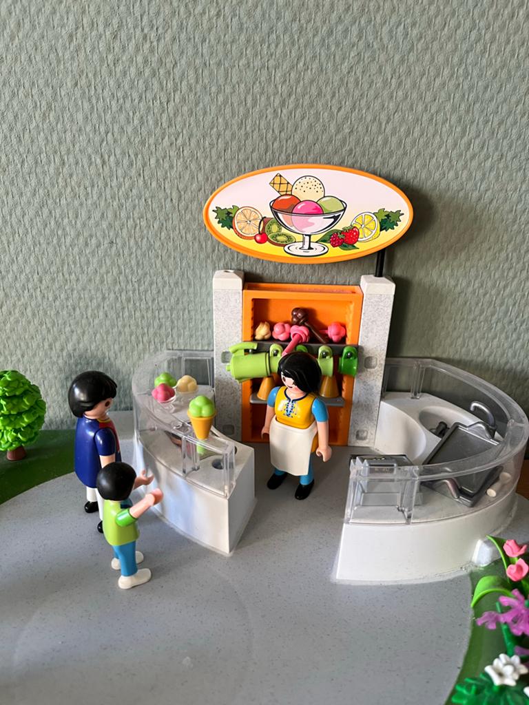 Playmobil IJssalon met figuren en accessoires, Ophalen of Verzenden, Zo goed als nieuw, Complete set