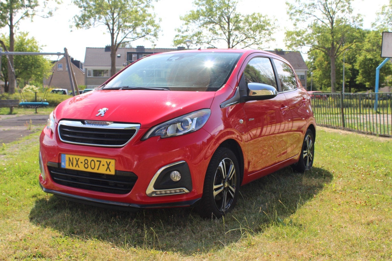 Peugeot 108 1.2 12V VTI 82PK 5DR 2017 Rood, Voorwielaandrijving, 1199 cc, 840 kg, 4 stoelen