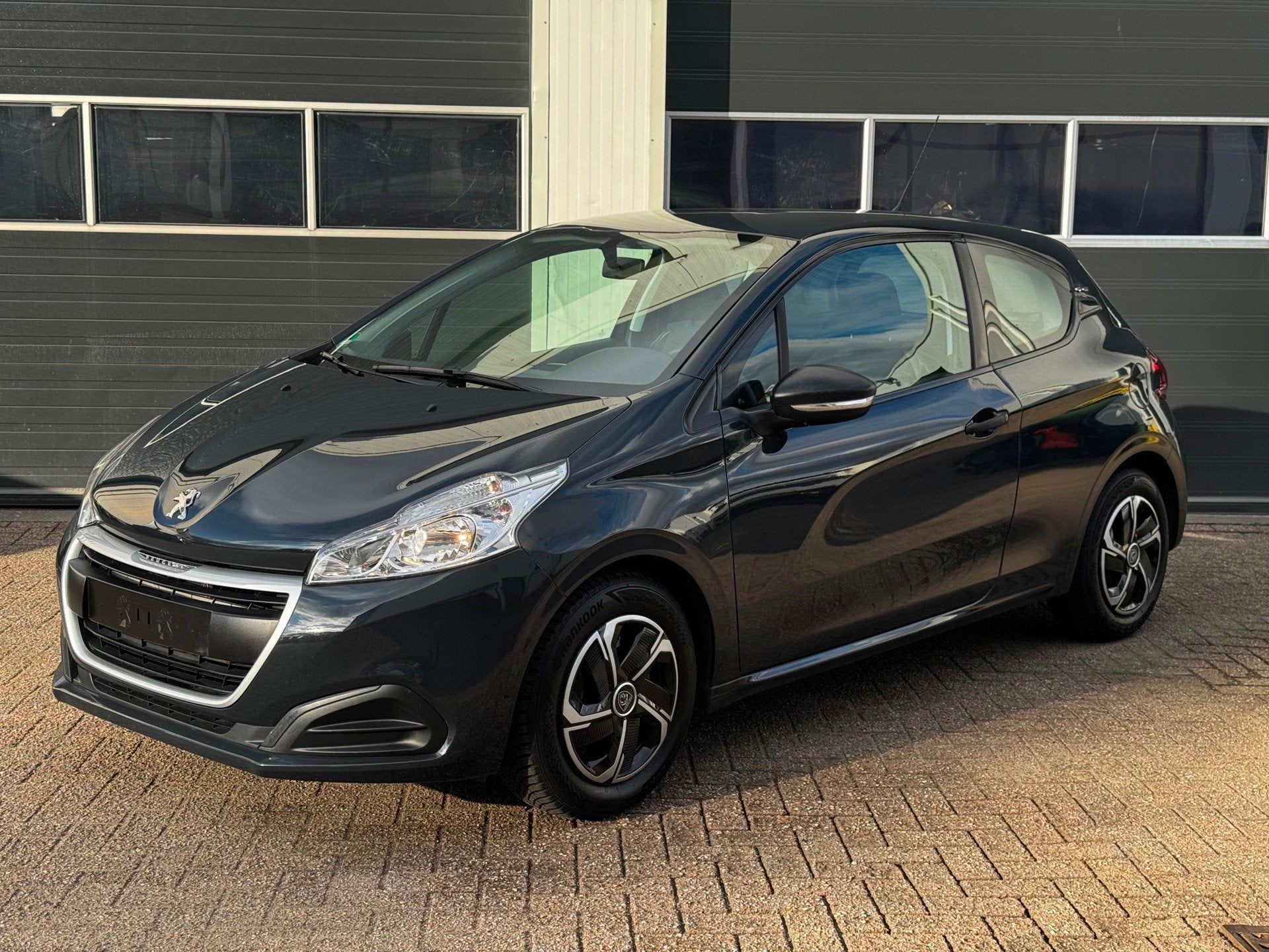 Peugeot 208 1.2 PureTech |Airco|Elekt ramen|BT|Cruise, Voorwielaandrijving, Stof, Gebruikt, Zwart