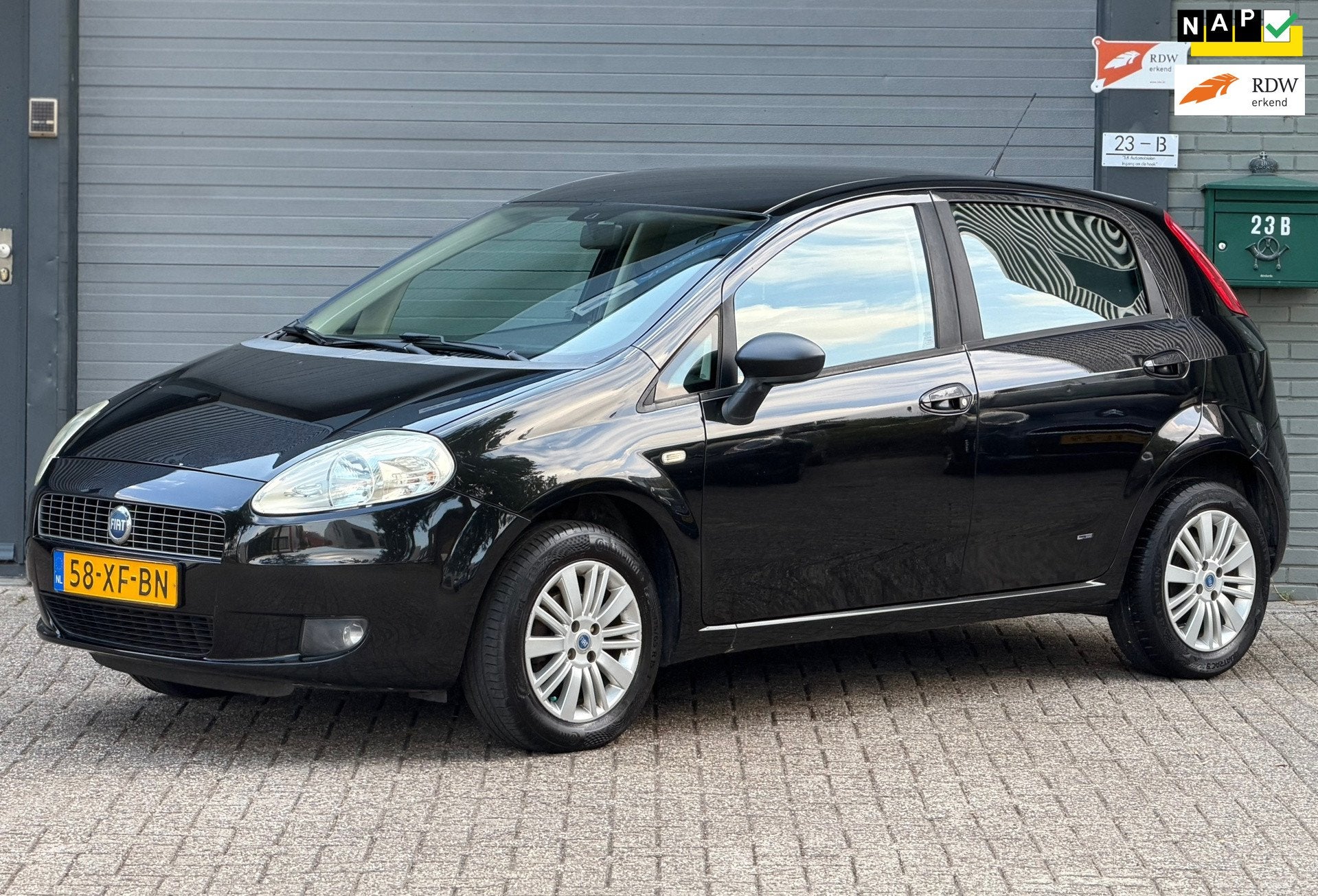 Fiat Grande Punto 1.4 Dynamic Automaat, Airco, Voorwielaandrijving, Stof, 4 cilinders, 400 kg