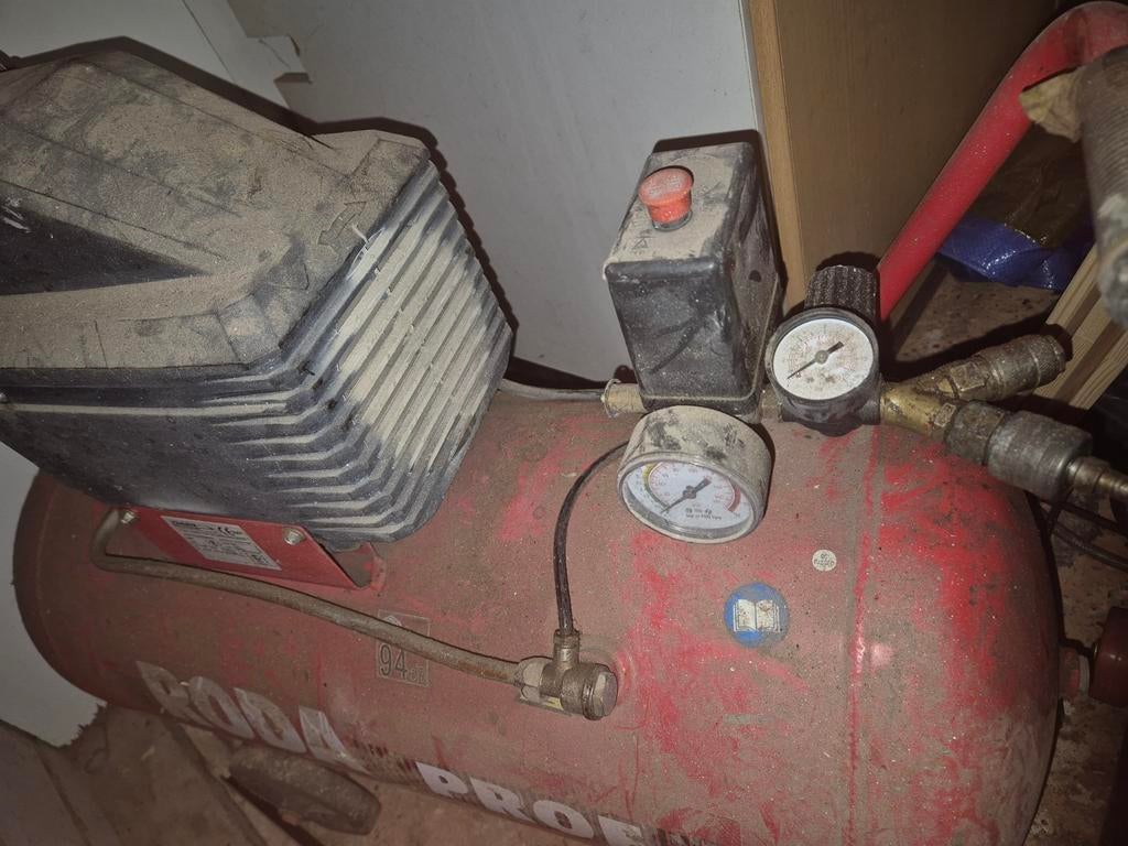Gebruikte compressor - Rood, stofvrij te maken, Ophalen of Verzenden