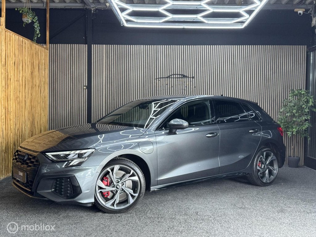 Audi A3 Sportback 45 TFSI e S edition Competition|Matrix Led, Auto's, Audi, Stof, Gebruikt, Zwart, 4 cilinders