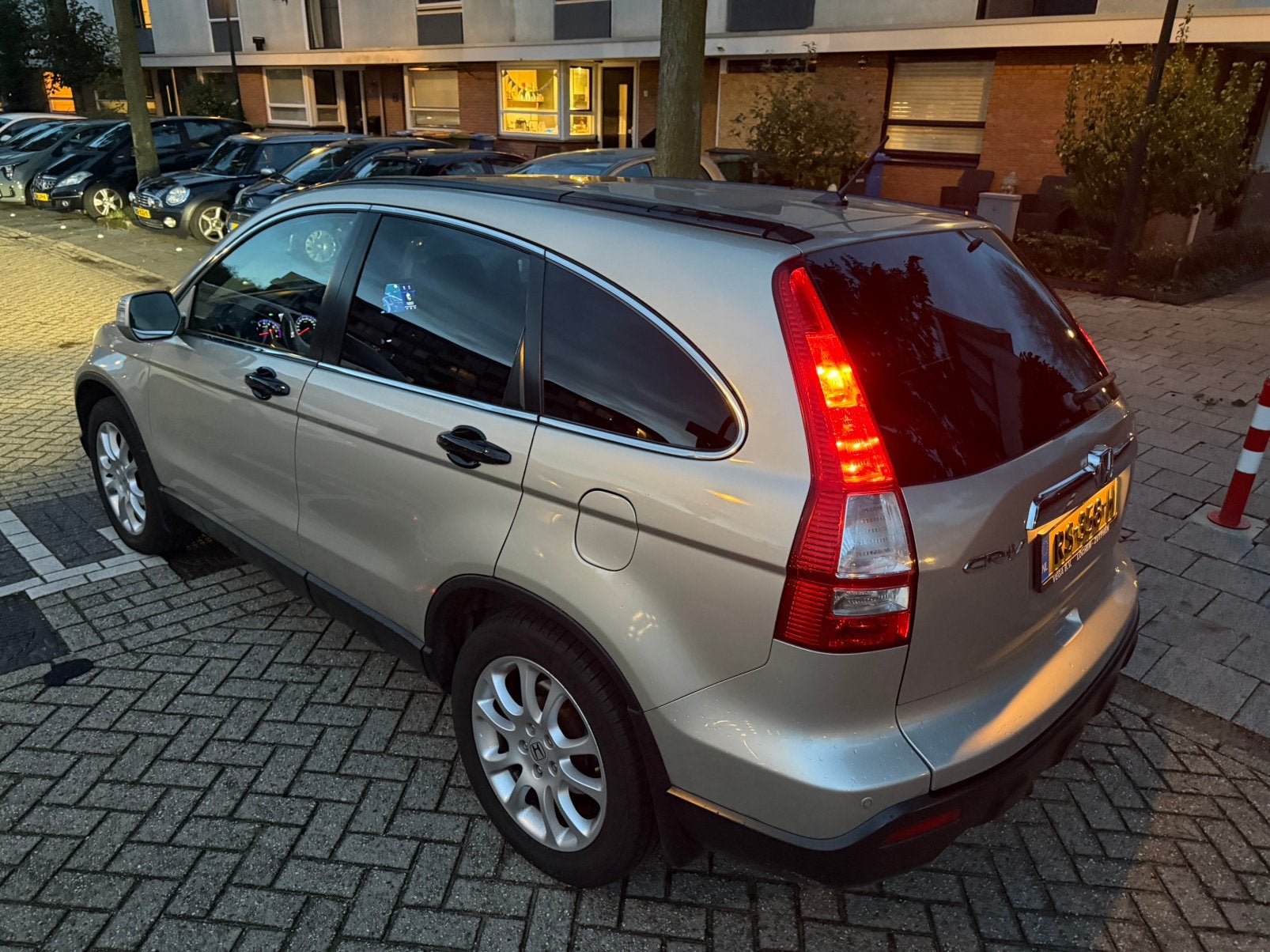 ZEER NETTE Honda 2007 Grijs CR-V, Auto's, Automaat, Leder, Vierwielaandrijving, 84 €/maand