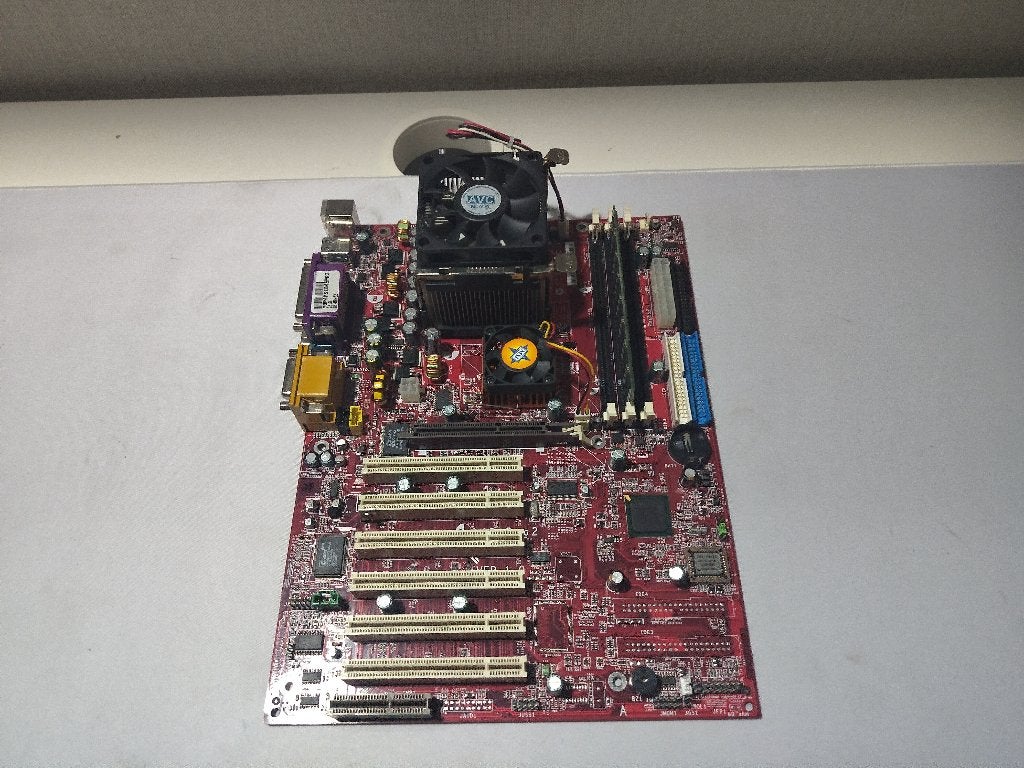 MSI 845 Pro2 (Gereviseerd) + P4 2.0A + 256MB SDRAM, Werkend, Computers en Software, Ophalen