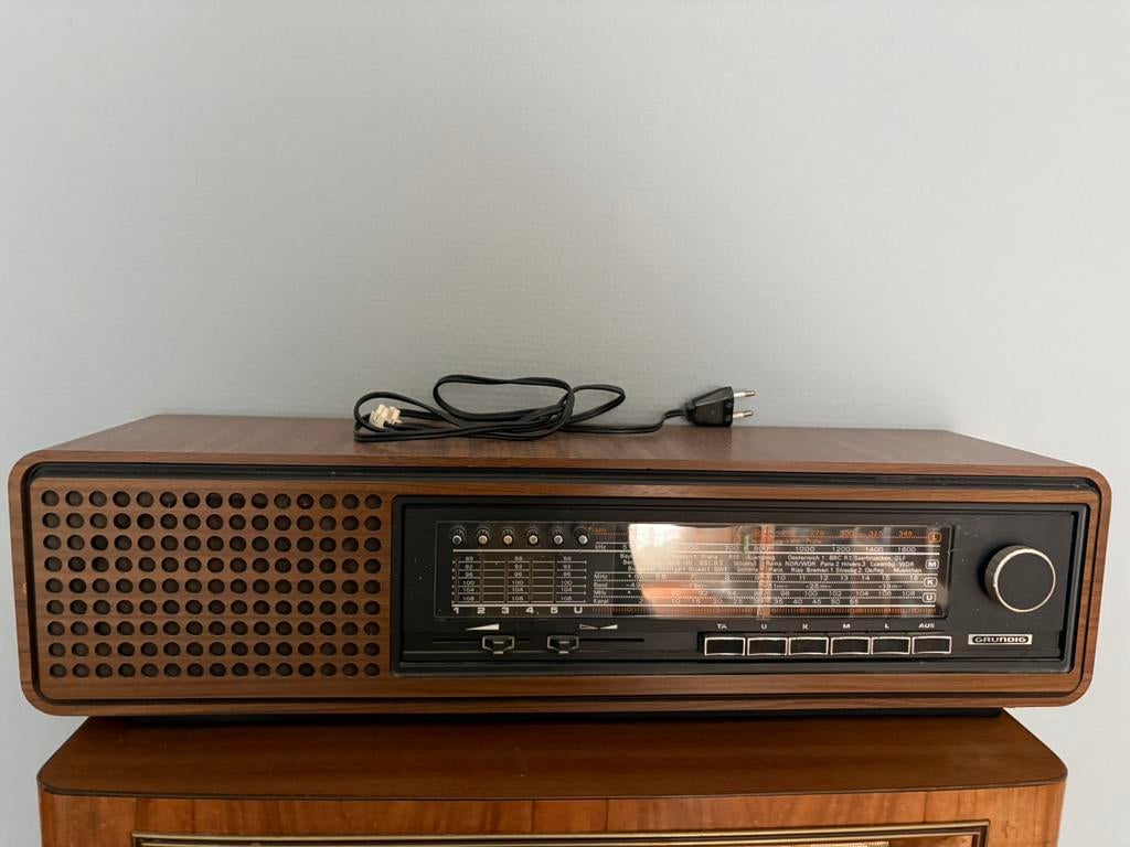 Oude Grundig radio, Ophalen, Zo goed als nieuw