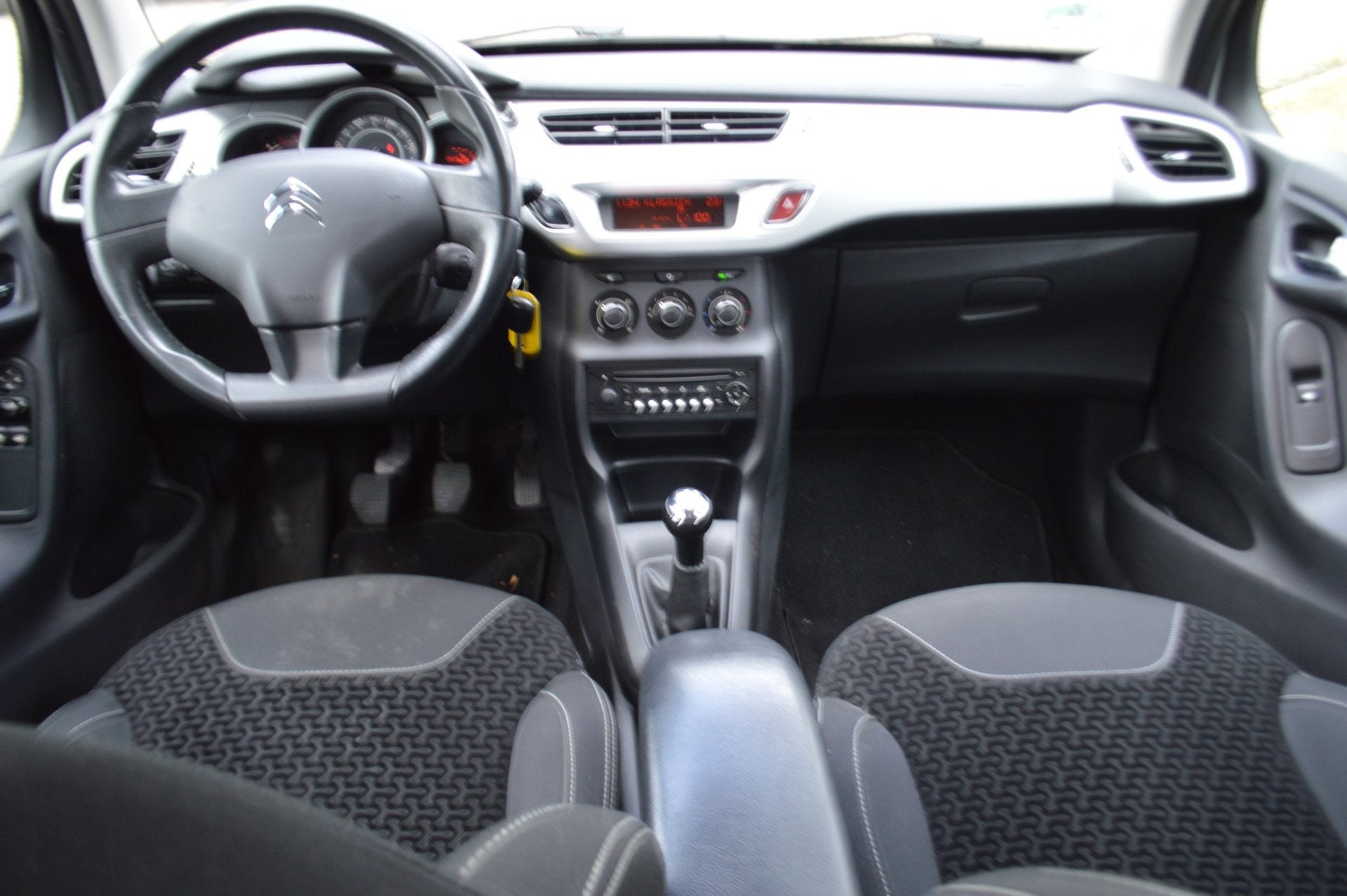 Citroen C3 1.6 e-HDi Dynamique, TREKHAAK, ALL-SEASON, Auto's, Voorwielaandrijving, Euro 5, Gebruikt, Zwart
