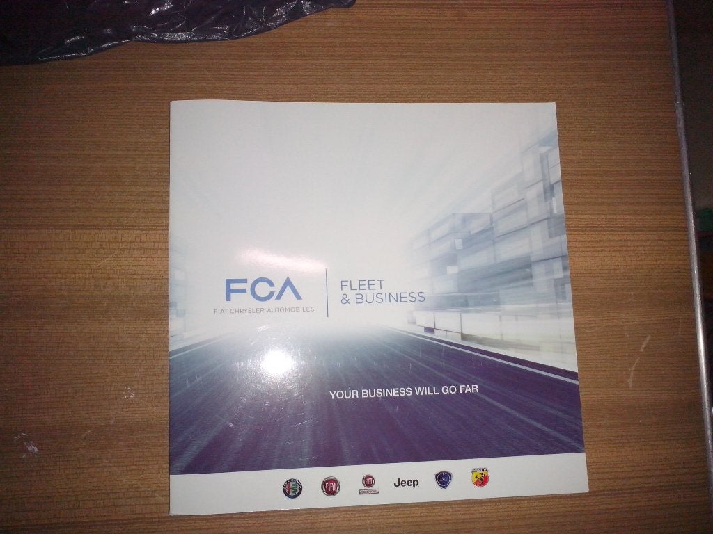 Fiat Chrysler Alfa Jeep Abarth Lancia in FCA folder brochure, Ophalen of Verzenden, Zo goed als nieuw, Overige merken
